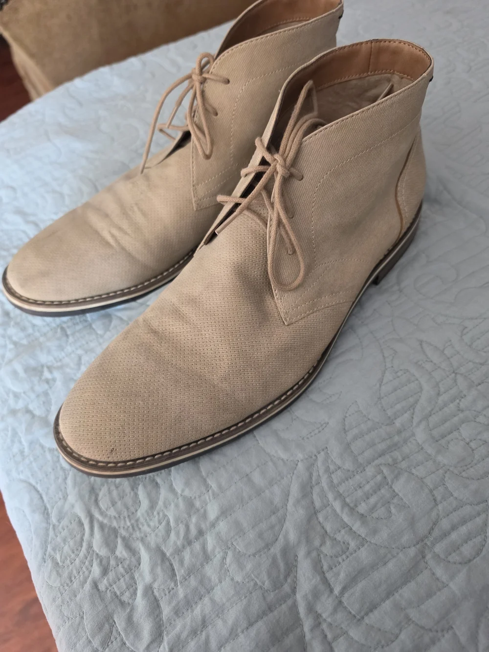 Men's Beige Chukka Boots – Lace-Up Desert Style